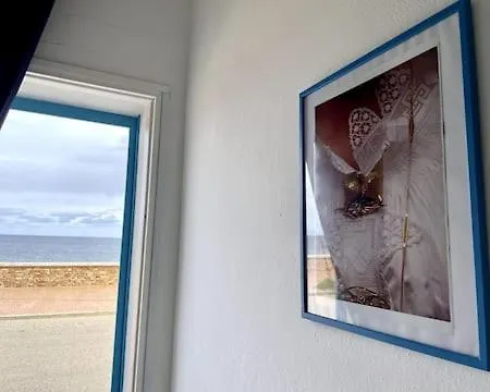 Grazioso Bilocale Fronte Mare Apartment *