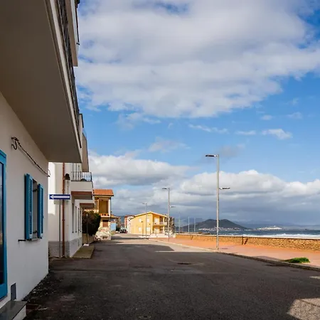 Grazioso Bilocale Fronte Mare Apartment