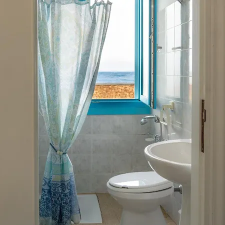 Grazioso Bilocale Fronte Mare Apartment *